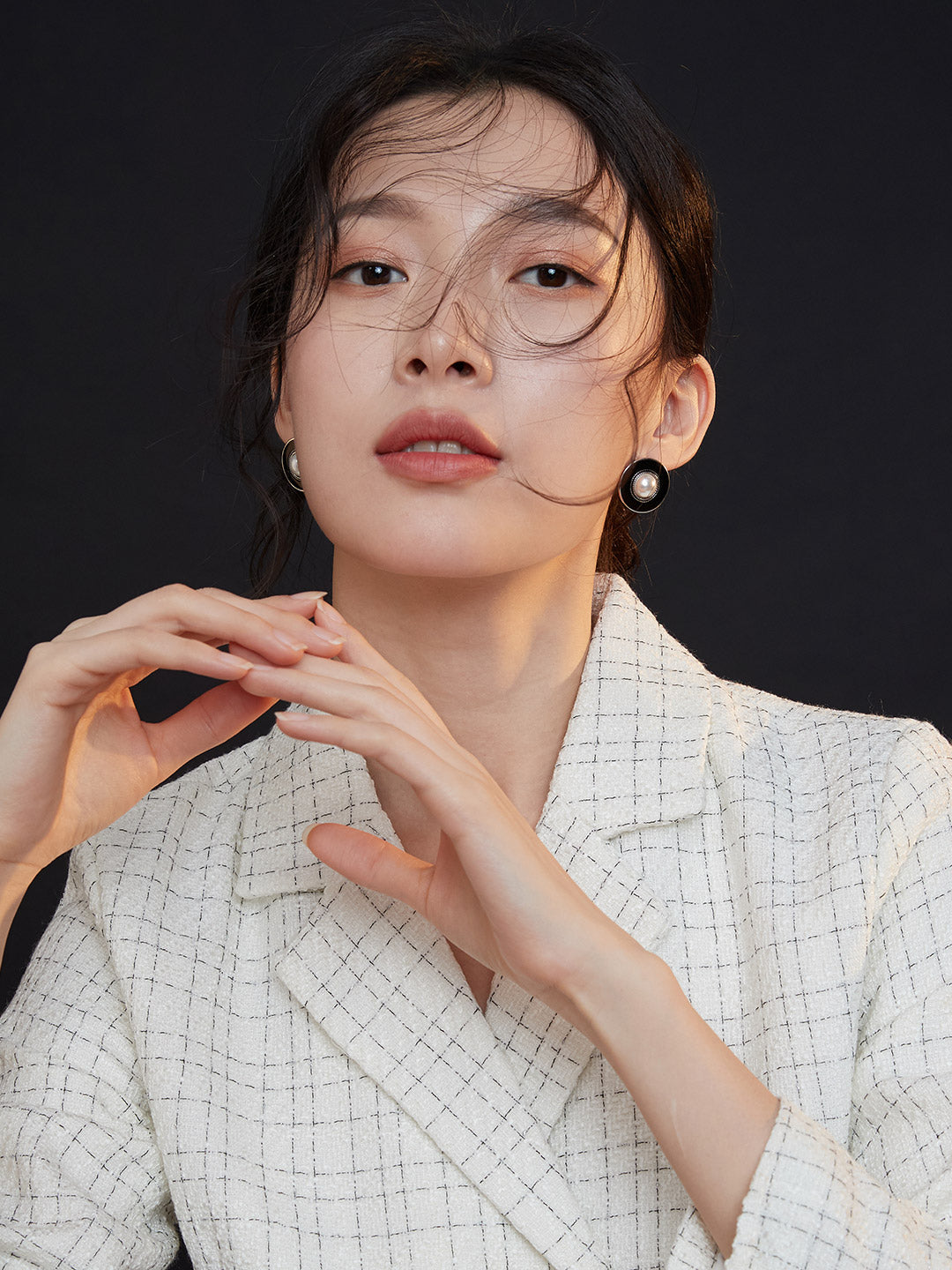 Retro Black Mother of Pearl Earring